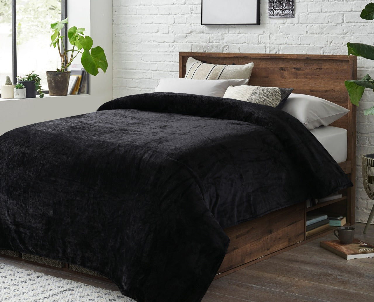 SOLID BLACK BLANKET